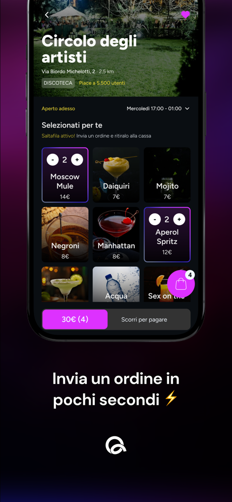 Uno schermo di smartphone che visualizza il menu cocktail dell'app Queue con varie bevande e un pulsante per pagare con uno scorrimento