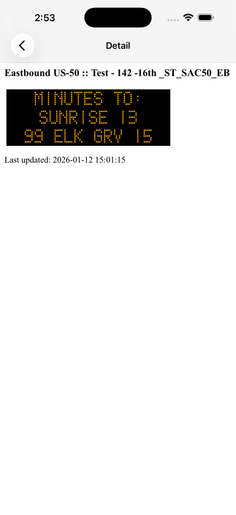 Écran de l'application Caltrans QuickMap montrant un panneau d'affichage numérique routier avec les temps de trajet sur l'US-50 Est