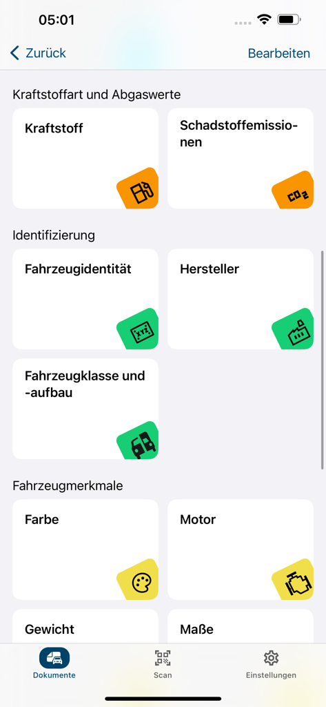 Der Bildschirm der i-Kfz-App, der digitalisierte Fahrzeugzulassungsdaten wie Kraftstoffkennzeichnung und Merkmale anzeigt.