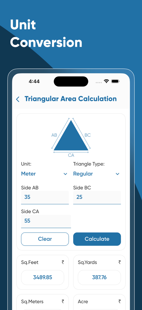 Land Area Calculators - Ein Screenshot der Flächenrechner-App, der ein Werkzeug zur Berechnung von Dreiecksflächen mit Eingabefeldern für Seitenlängen und umgerechneten Ergebnissen in Quadratfuß und Yards zeigt.