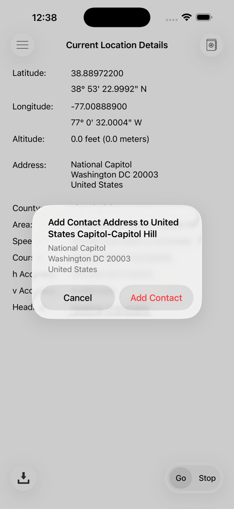 Pantalla de la aplicación móvil que muestra las coordenadas GPS actuales y una opción para añadir la dirección a los contactos.