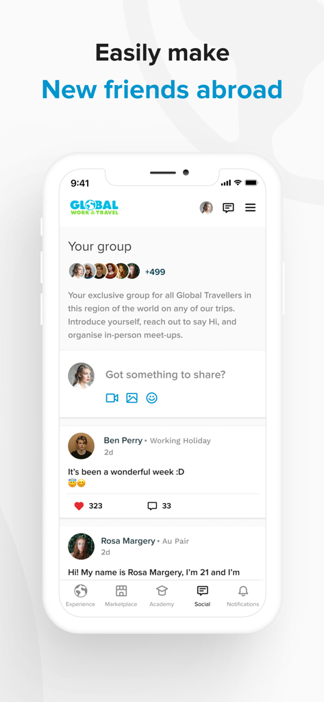 Feed de la comunidad social de la app Global Work and Travel que muestra publicaciones de viajeros y miembros del grupo