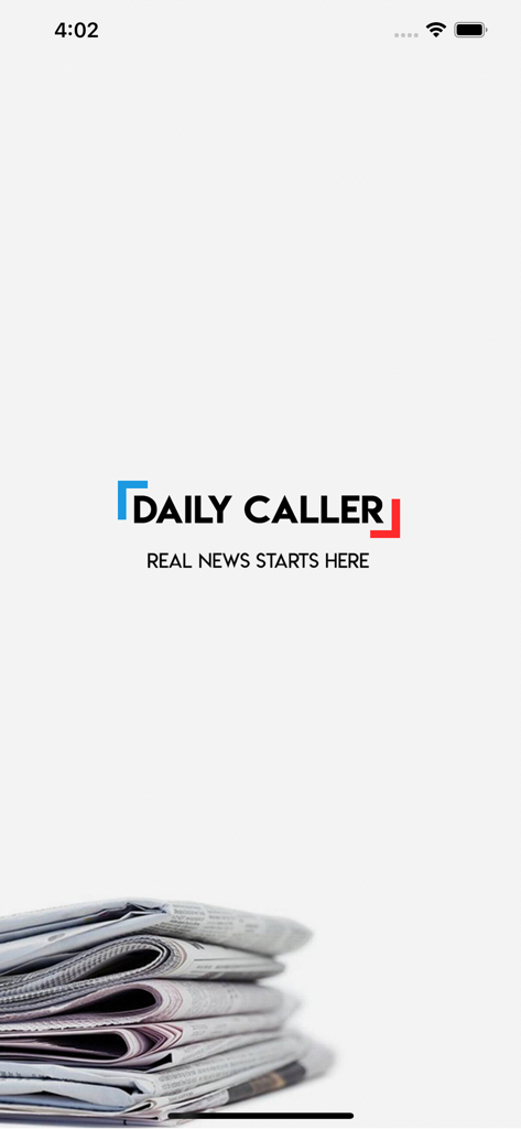 Logo de Daily Caller con el lema La verdadera noticia empieza aquí y una pila de periódicos