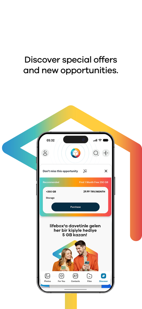 Lifebox app discover screen showing premium storage plans and referral rewards for extra cloud space.