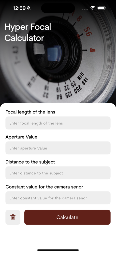 Interfaz de usuario de la aplicación Hyper Focal Calculator Pro con campos de entrada de parámetros de fotografía