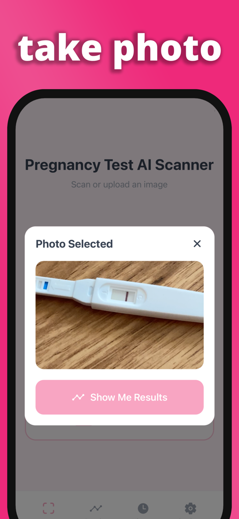 Pregnancy Test Scanner AI - Smartphone-App-Oberfläche, die ein Foto eines Schwangerschaftstests zeigt, der zur KI-Analyse hochgeladen wird.
