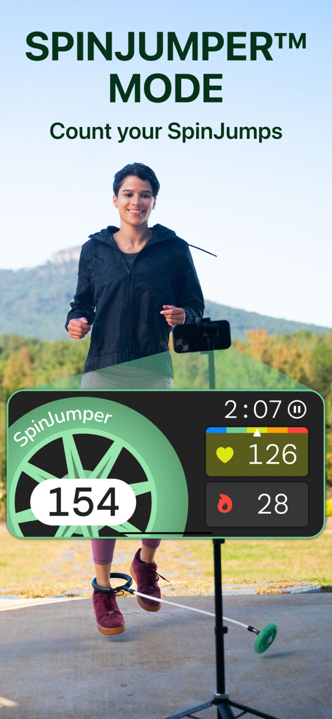 Jump Rope Training | Crossrope - Eine Frau benutzt das SpinJumper-Tool im Freien, während die Crossrope-App Echtzeit-Sprungzahlen, Herzfrequenz und verbrannte Kalorien anzeigt.