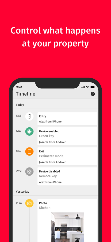 Schermata dello smartphone che visualizza la cronologia dell'app My Verisure con un registro degli accessi/uscite e lo stato dei dispositivi di sicurezza