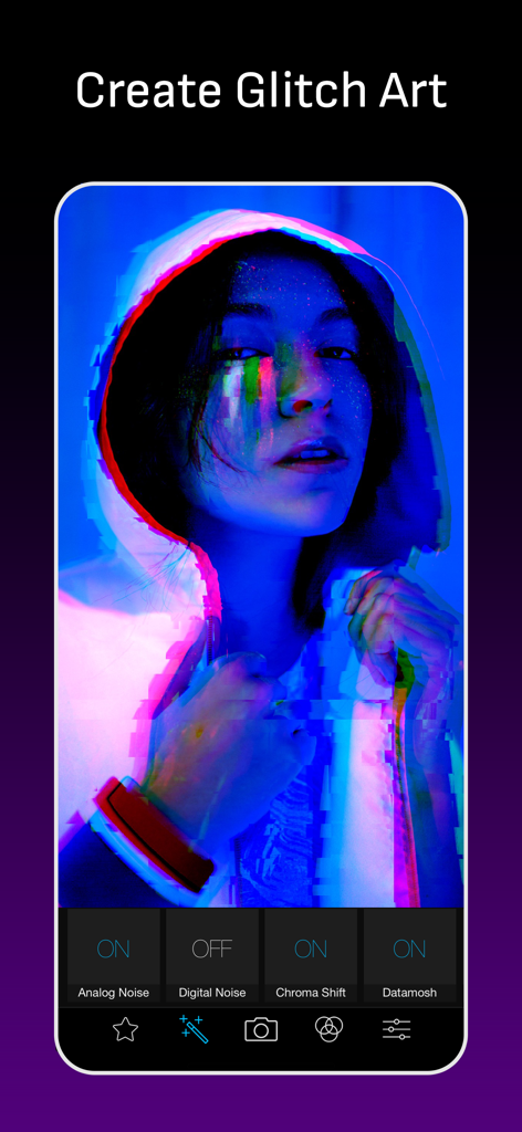 Glitch Art Studio: Cam Effects - Una mujer con una sudadera con efectos glitch digitales en la interfaz de la aplicación Glitch Art Studio