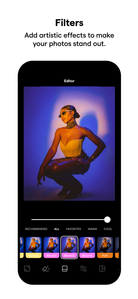 Interfaz de la aplicación móvil Instasize que muestra una selección de filtros y preajustes artísticos aplicados a un retrato.