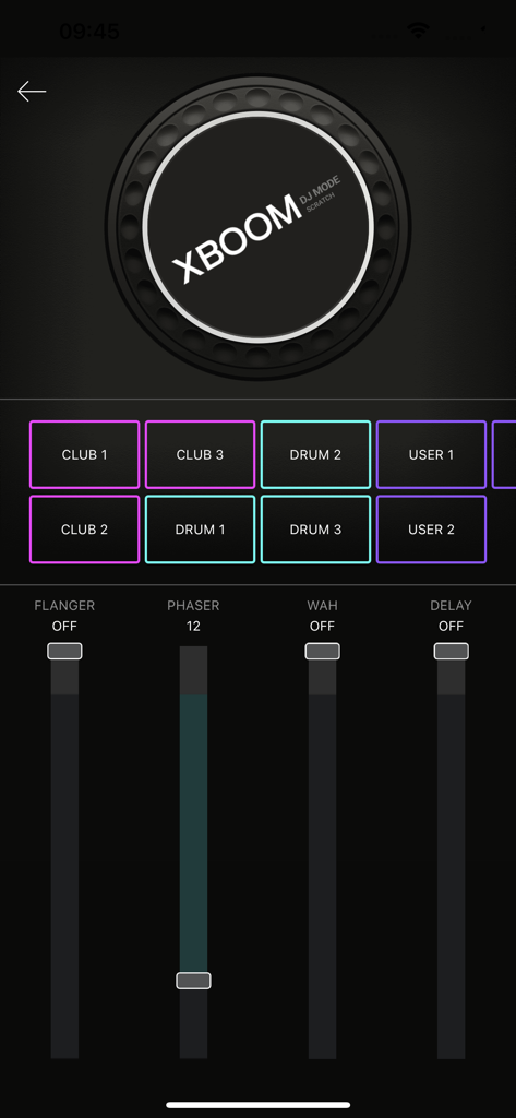 LG XBOOM – 2024 and earlier - Interfaz del modo DJ de la aplicación LG XBOOM con rueda de scratch, pads de sonido y controles deslizantes de efectos de audio