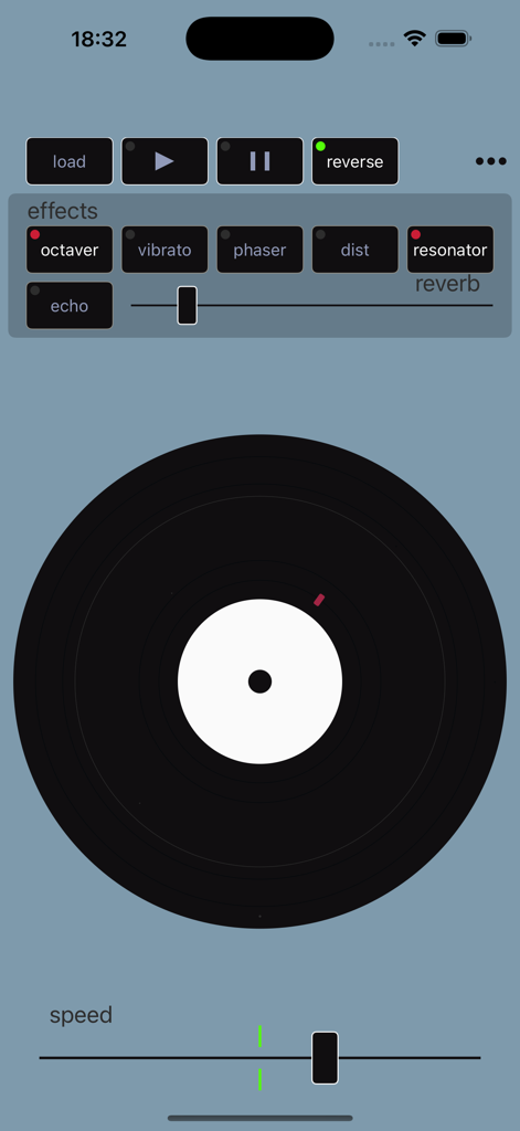 Flexi Player Turntable MP3 - Interfaz de la aplicación Flexi Player mostrando un disco de vinilo virtual con efectos de audio y control de velocidad