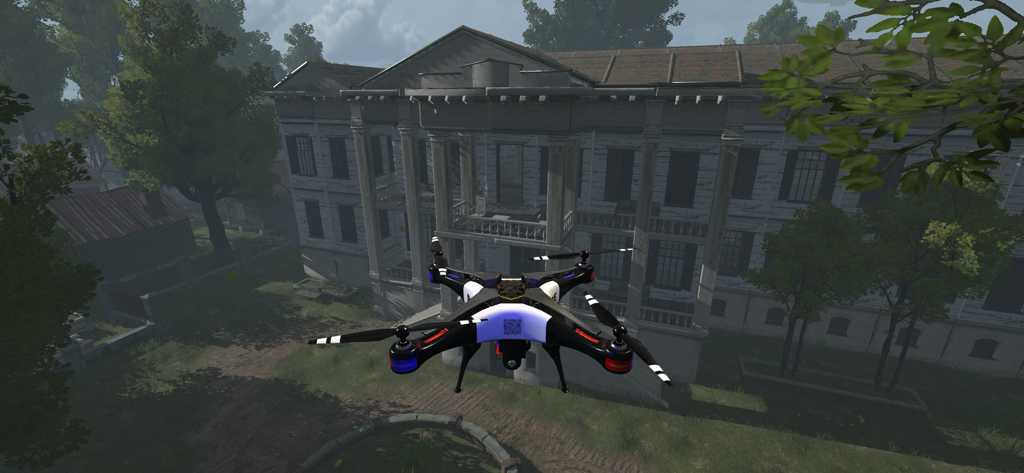 Drone Simulator Realistic UAV - Un dron cuádruple volando cerca de una gran mansión blanca en un simulador realista