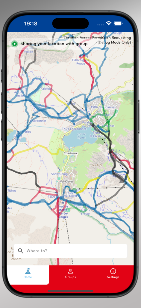 Interfaz de la aplicación Piste Mapper Tignes que muestra un mapa de esquí detallado con niveles de pista y funciones de compartir ubicación