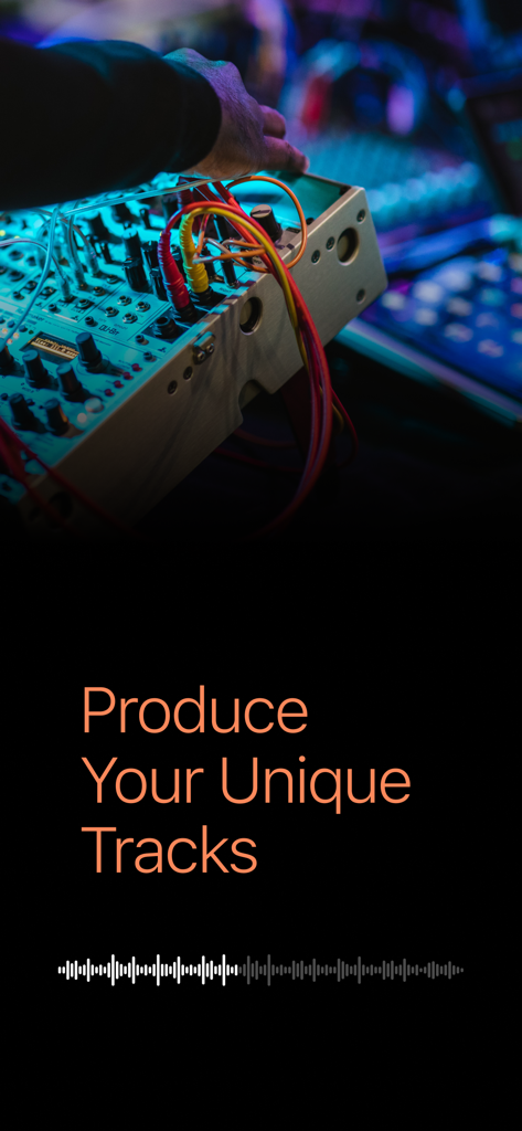 Music Making Studio • Sampler - Uma pessoa usando equipamentos de estúdio de música profissional para produzir faixas únicas