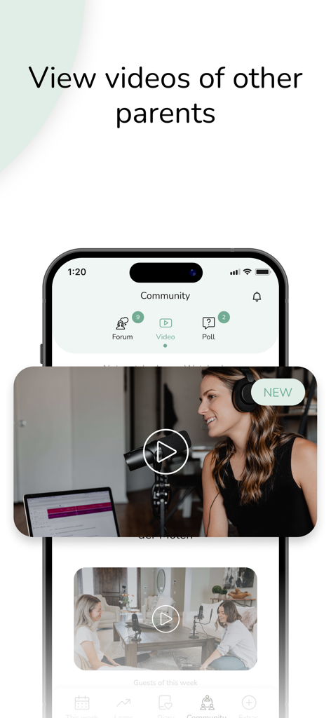 The Wonder Weeks - Baby leaps - Una captura de pantalla de la sección comunitaria de la aplicación The Wonder Weeks con videos y podcasts de padres y expertos compartiendo consejos.