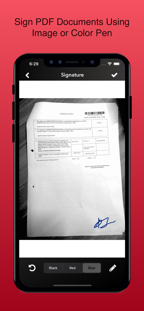 ScanCopy: PDF Editor Converter - Pantalla móvil mostrando la herramienta de firma digital en la aplicación ScanCopy con una firma azul en un formulario
