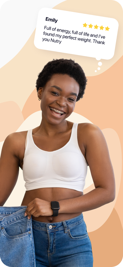 Intermittent Fasting Tracker! - Uma mulher sorridente mostrando seus resultados de perda de peso com um depoimento de cinco estrelas para o aplicativo Nutry