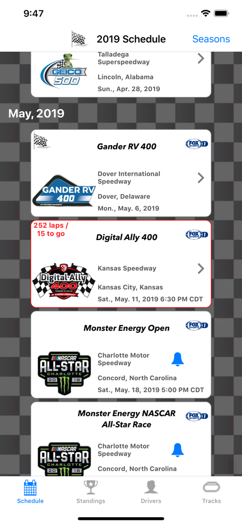 La aplicación Calendario de Carreras de NASCAR mostrando el calendario de la temporada y el estado de la carrera en tiempo real.