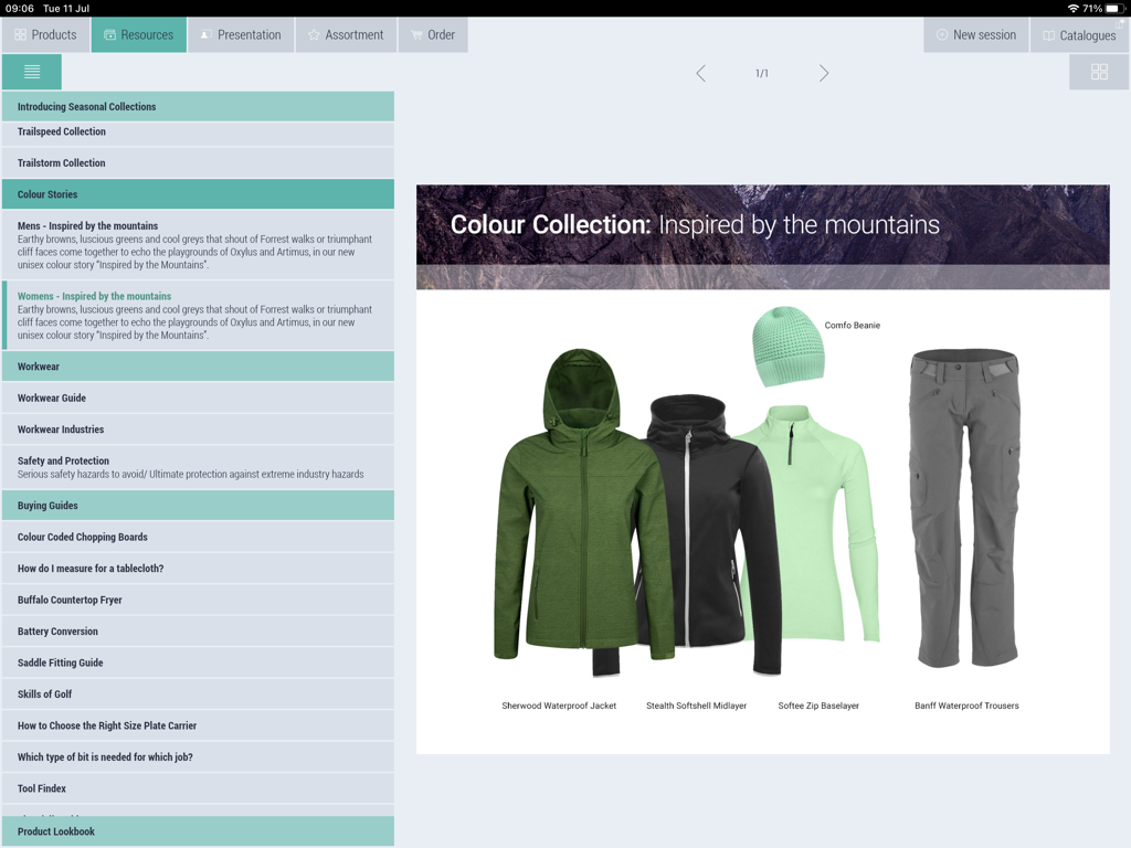 aWorkbookデジタルセールスアプリには、ジャケットとズボンを含むアウトドアアパレルコレクションのルックブックが表示されています。