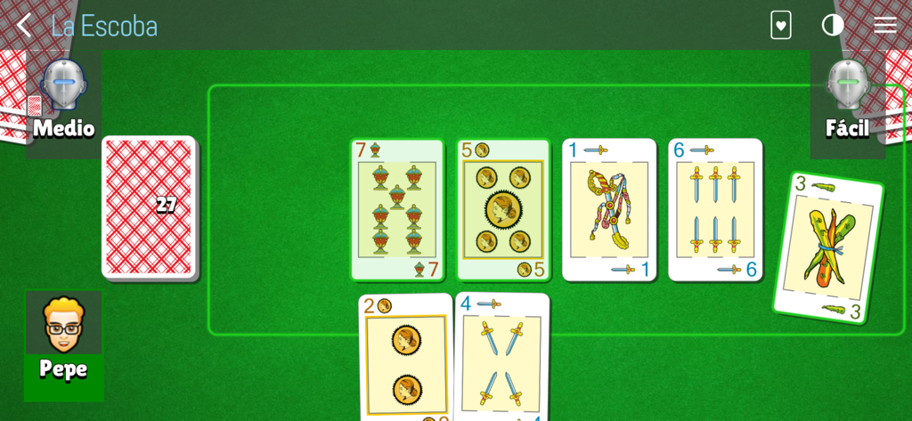 Jugabilidad de La Escoba mostrando un mazo de cartas español tradicional sobre una mesa verde con oponentes de IA