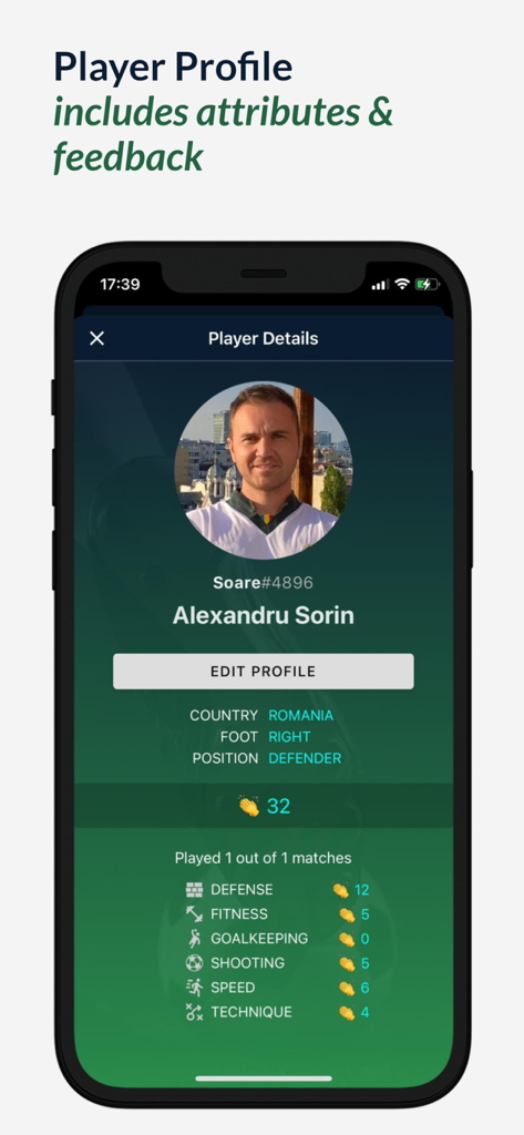 Playerfy - Playerfyアプリのスクリーンショット。サッカー選手のプロフィール、属性、フィードバック評価を表示。
