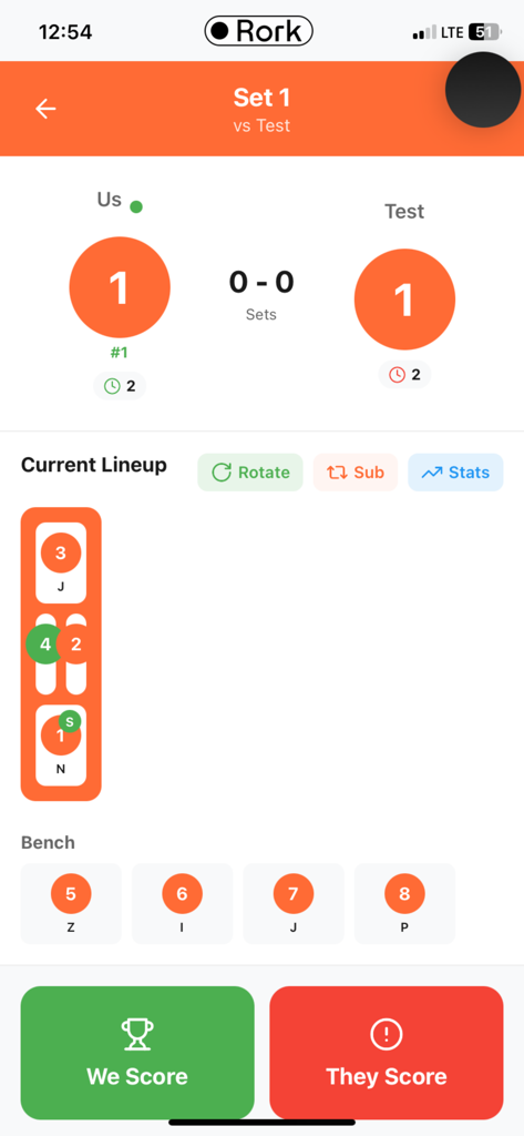 Volleyball Stats Tracker Pro - Live volleyball match tracking screen with score and lineup