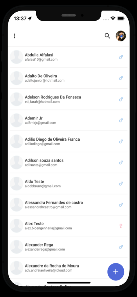 Captura de pantalla de la aplicación Fitcheck que muestra una lista con opción de búsqueda de perfiles de atletas e información de contacto