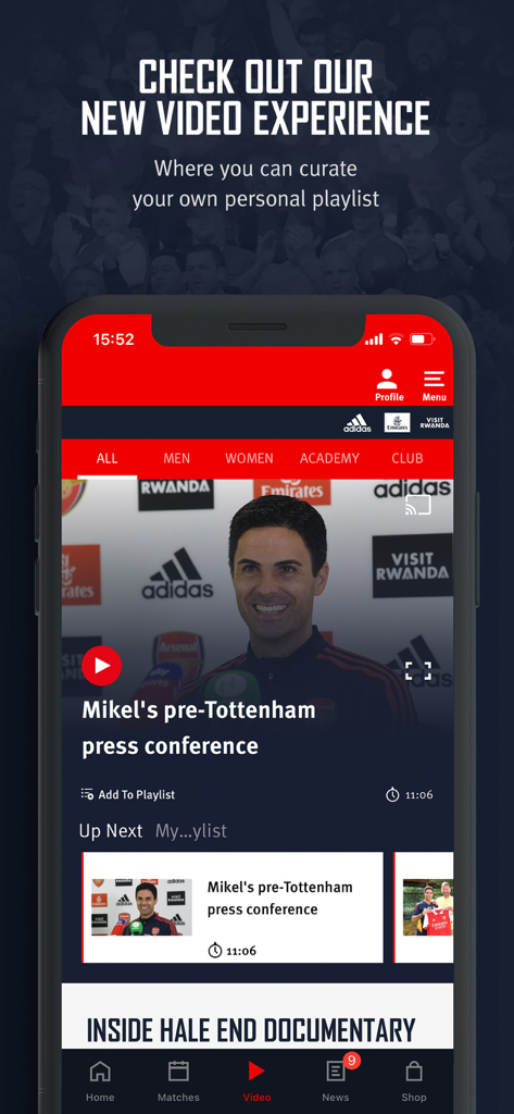 Arsenal Official App - Tela de experiência de vídeo do Aplicativo Oficial do Arsenal mostrando uma coletiva de imprensa e opções de playlist.