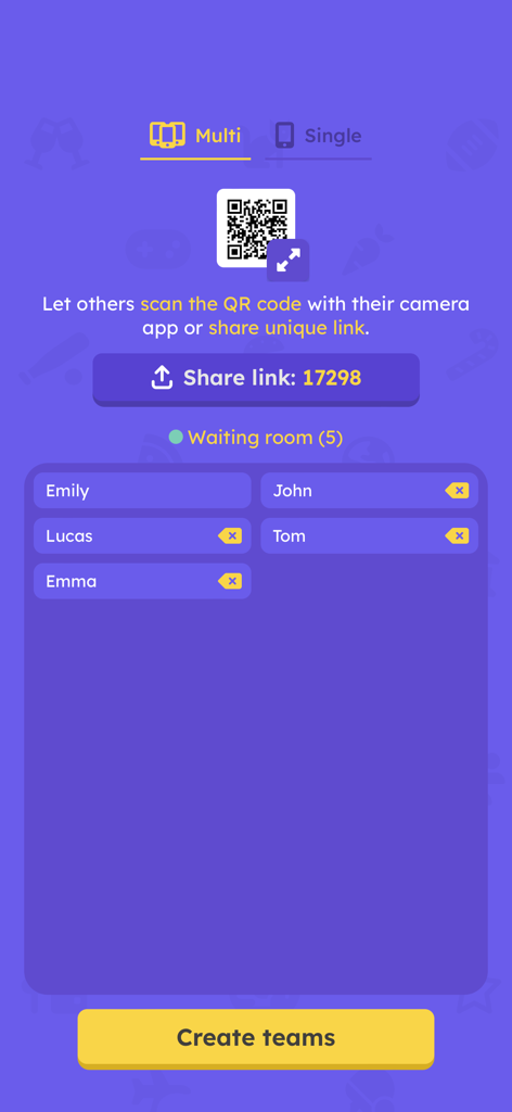 30 seconds: Five in Thirty - Multiplayer waiting room screen in 30 seconds game showing player names and a QR code join option