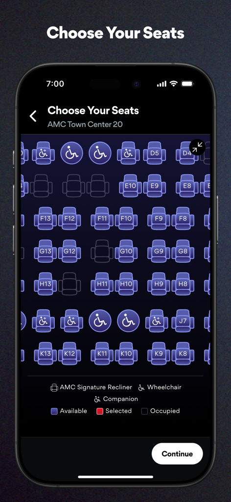 AMC Theatres: Movies & More - Schermata di un'app mobile che mostra una mappa interattiva dei posti del cinema per la selezione dei posti riservati presso AMC Theatres.