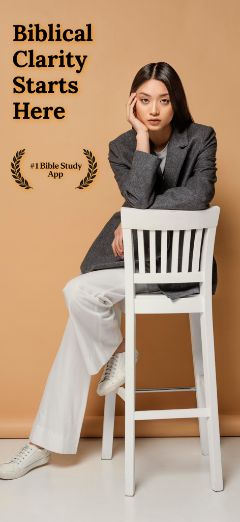 Bible Plus: Pray, Study & Read - Une jeune femme assise sur un tabouret blanc avec le texte "La clarté biblique commence ici" et une icône de couronne de laurier pour l'application Bible Plus.