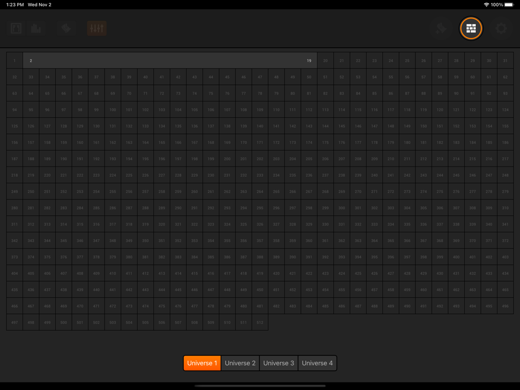 Una interfaz de cuadrícula que muestra los 512 canales DMX para el Universo 1 en la aplicación Light Rider para iPad.