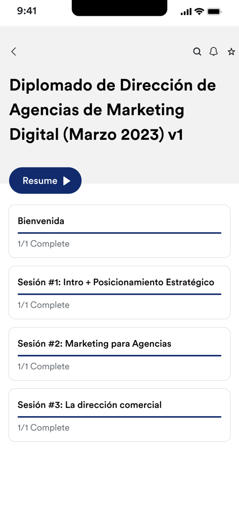 Course curriculum screen in the Asuntos Digitales app showing a list of sessions for a digital marketing agency management diploma