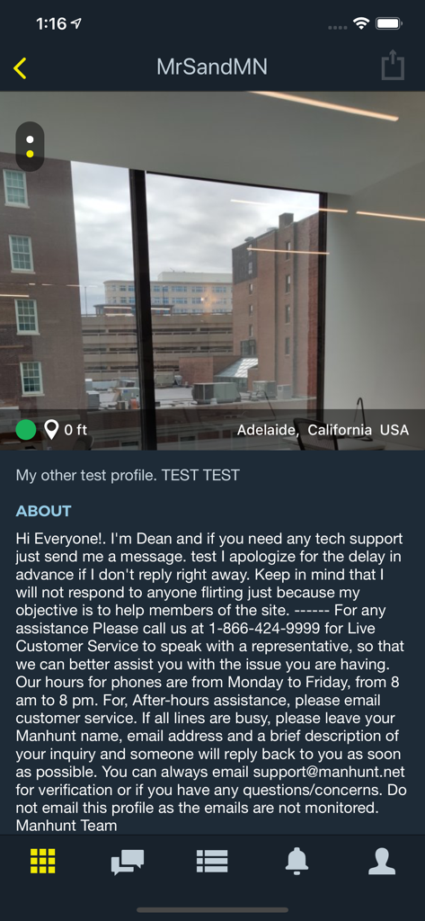 Manhunt – Gay Chat, Meet, Date - A user profile on the Manhunt app displaying an About section and location information