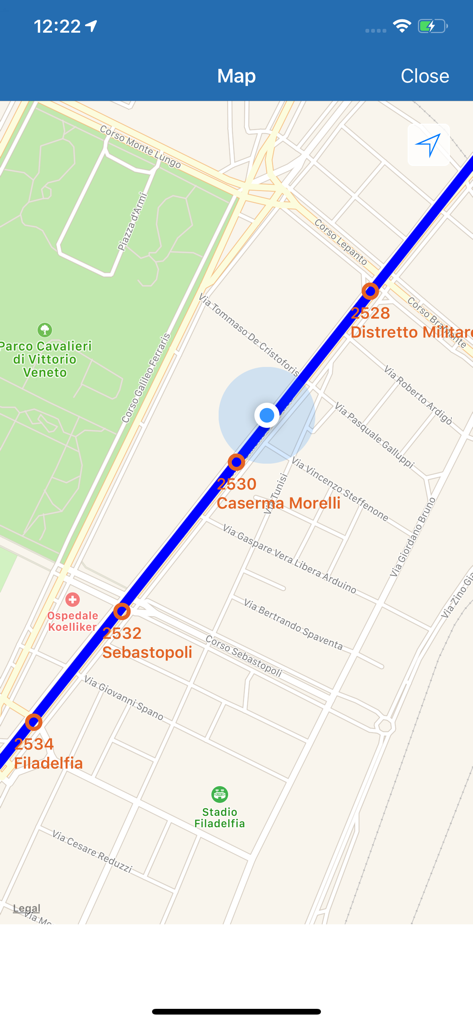 Vista mappa nell'app Bus Torino che mostra un percorso di trasporto pubblico e le fermate degli autobus etichettate a Torino.
