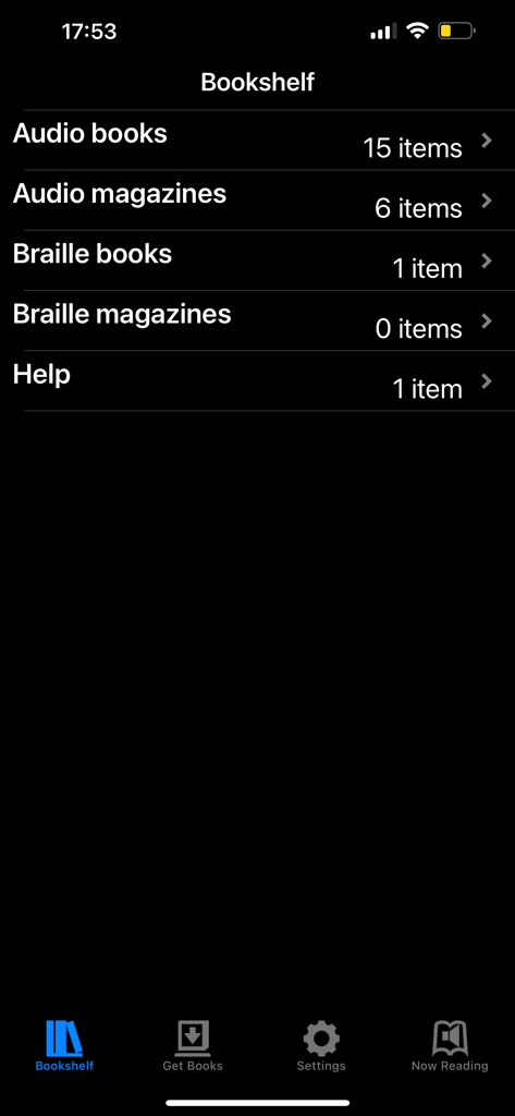 Pantalla de la estantería de la aplicación BARD Mobile que muestra categorías de audiolibros y materiales en braille en una interfaz de modo oscuro de alto contraste