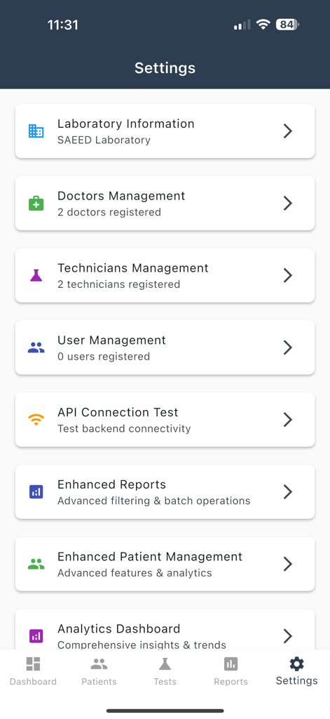 Écran des paramètres de l'application Gestion de Laboratoire affichant les options de gestion du personnel, de génération de rapports et de tableaux de bord d'analyse.