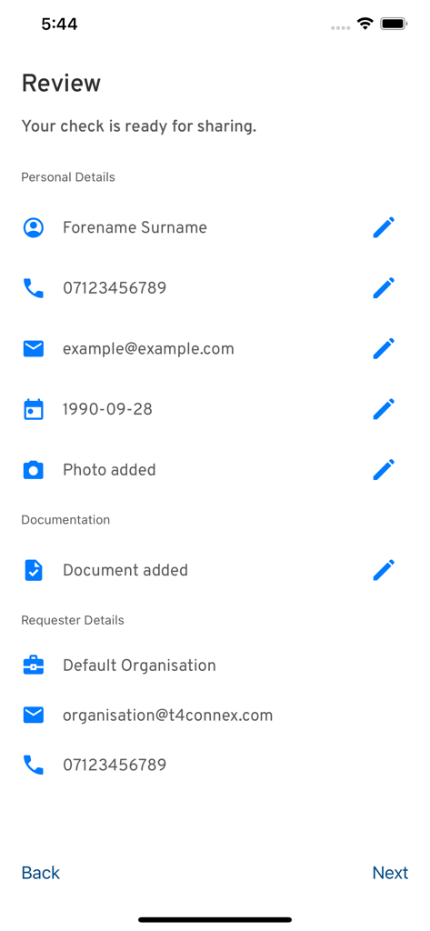 Un écran récapitulatif dans l'application Experian Candidate RTW montrant les détails personnels et les documents téléchargés prêts à être partagés avec un employeur.