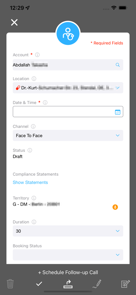 Una interfaz móvil de la aplicación IQVIA OCE que muestra un formulario para registrar una interacción cara a cara con un profesional de la salud.