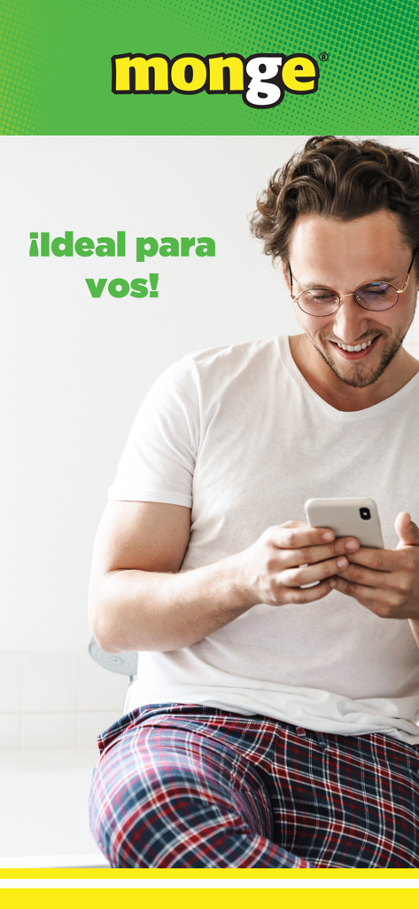 Tarjetas Monge - Un hombre sonriendo y mirando su smartphone con el texto Ideal para vos y el logo de Monge