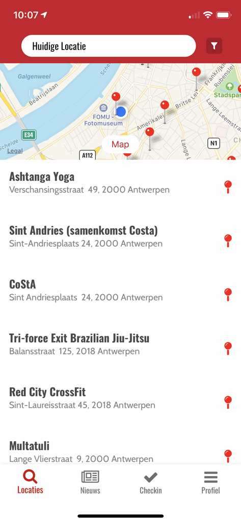 인근 스포츠 활동 및 피트니스 센터를 보여주는 SNS-Pas 앱의 지도 보기.