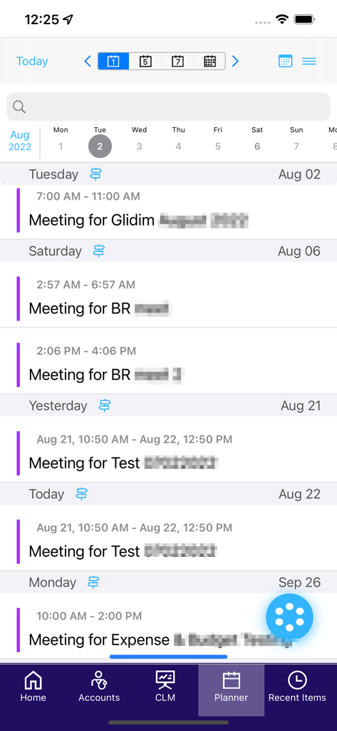 La pantalla del planificador de la aplicación IQVIA OCE que muestra un calendario y una lista de reuniones profesionales