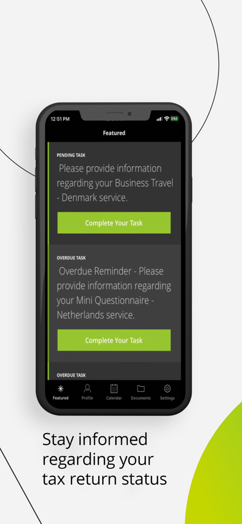 Un téléphone mobile affichant l'interface de l'application Deloitte GlobalAdvantage avec les tâches en attente et en retard pour la conformité fiscale internationale.