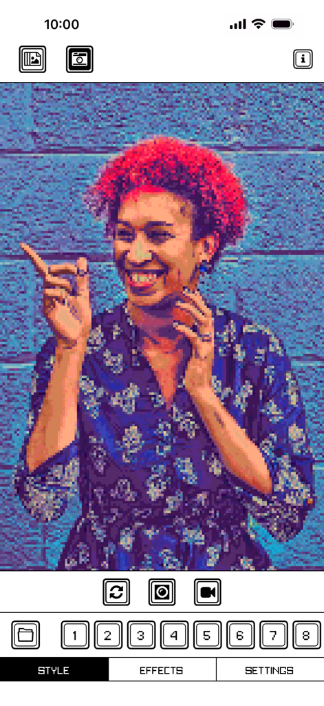 Interfaz de la aplicación Pixel Art Camera que muestra una foto pixelada de una mujer y botones de selección de filtros