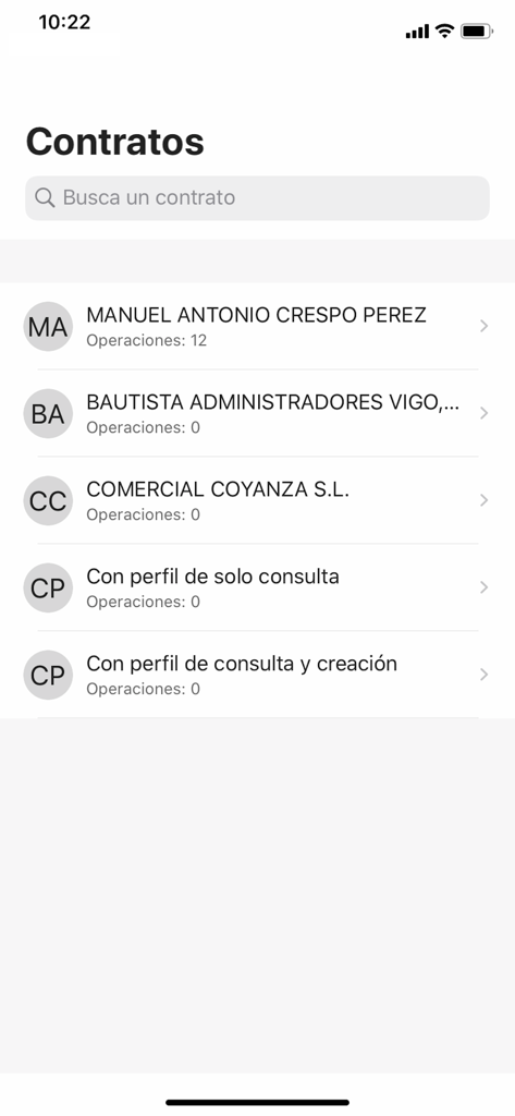 Pantalla de la app ABANCA Empresas mostrando una lista de contratos empresariales y operaciones pendientes para diferentes empresas