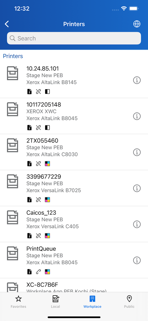 Xerox® Workplace - Xerox Workplace アプリの画面。モデルの詳細とステータスアイコンが表示される、利用可能な Xerox プリンターの検索可能なリストが表示されます。