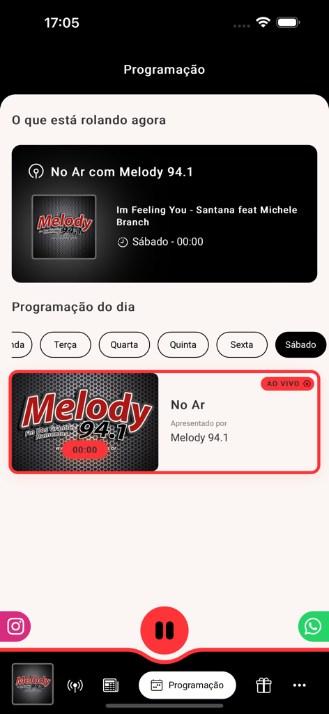 Melody FM - Um print da tela de programação do aplicativo Melody FM exibindo a música atual e a programação diária