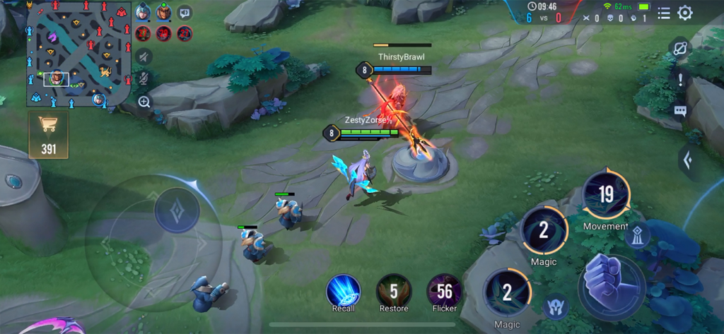 Captura de pantalla de Arena of Valor que muestra a los héroes participando en una batalla de MOBA móvil 5c5.