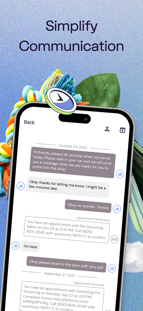 Smartphone zeigt die SMS-Oberfläche von DaySmart Pet für Terminerinnerungen und Kundenkommunikation an